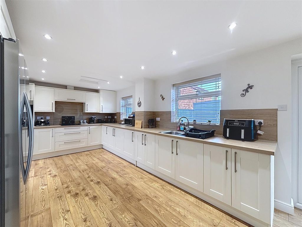 Property photo 2 of 26 Kitchen Diner