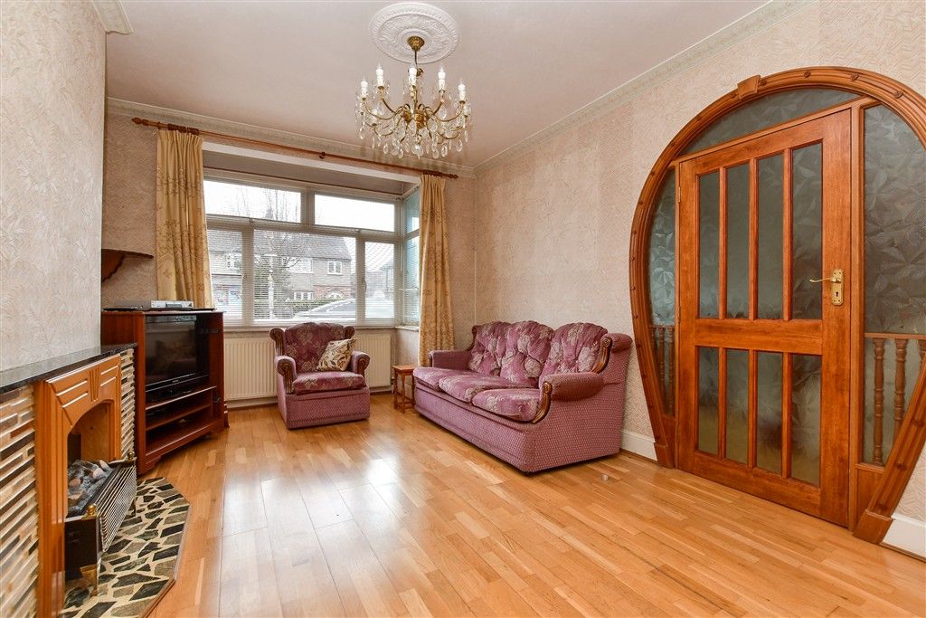 Property photo 2 of 12 Lounge