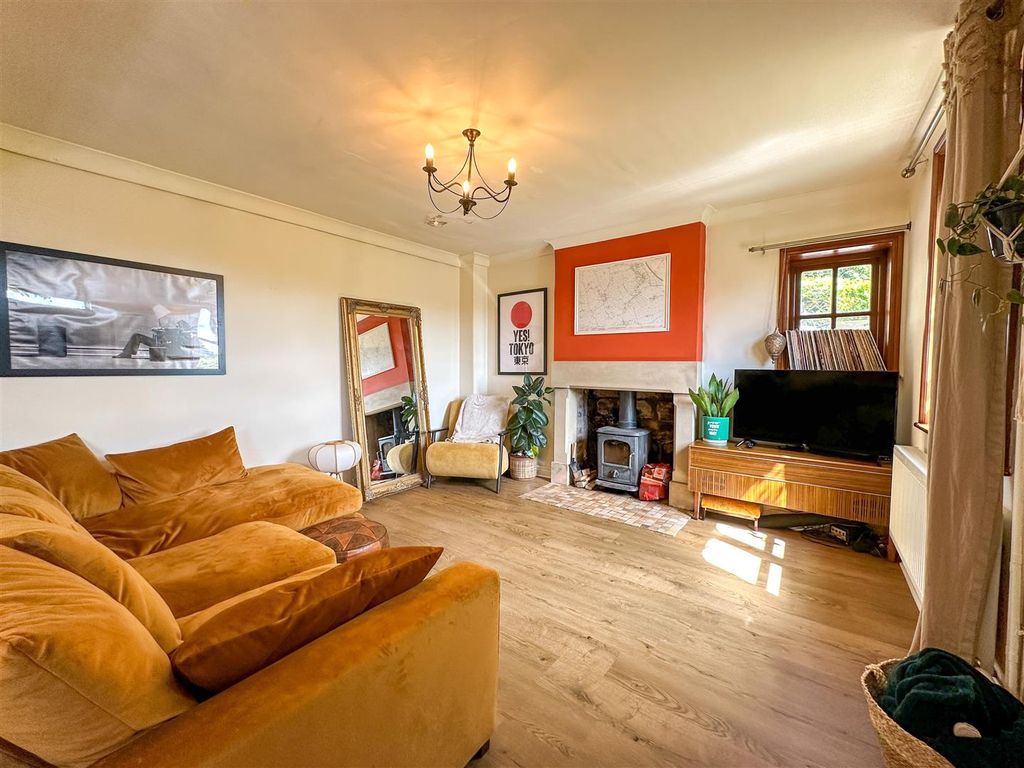 Property photo 3 of 28
