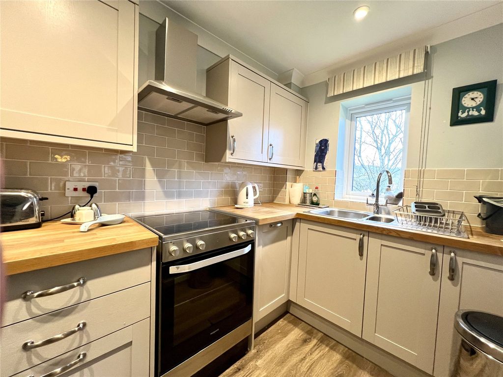 Property photo 3 of 11 Kitchen