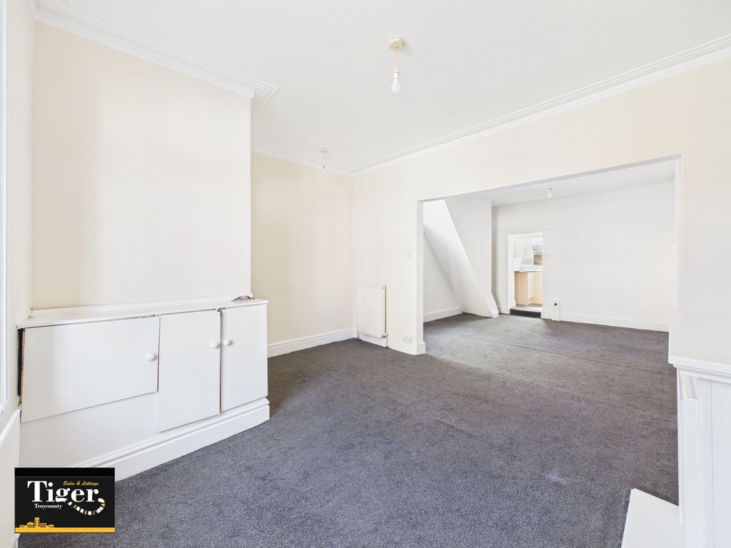 Property photo 3 of 17 Cam03440G0-Pr0659-Still007