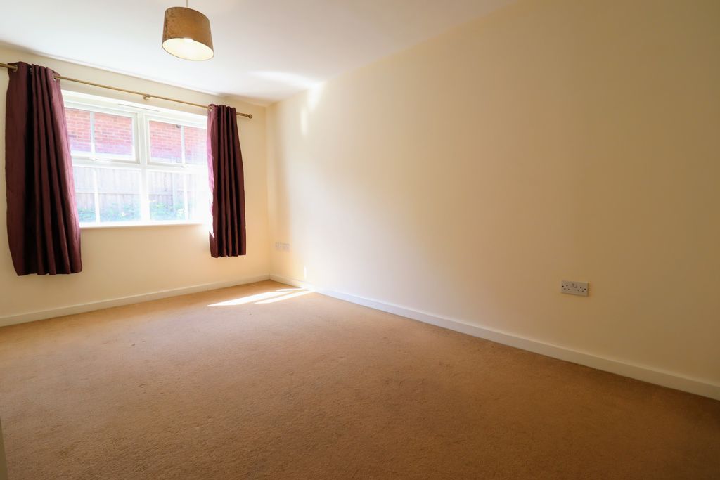 Property photo 3 of 9 Bedroom