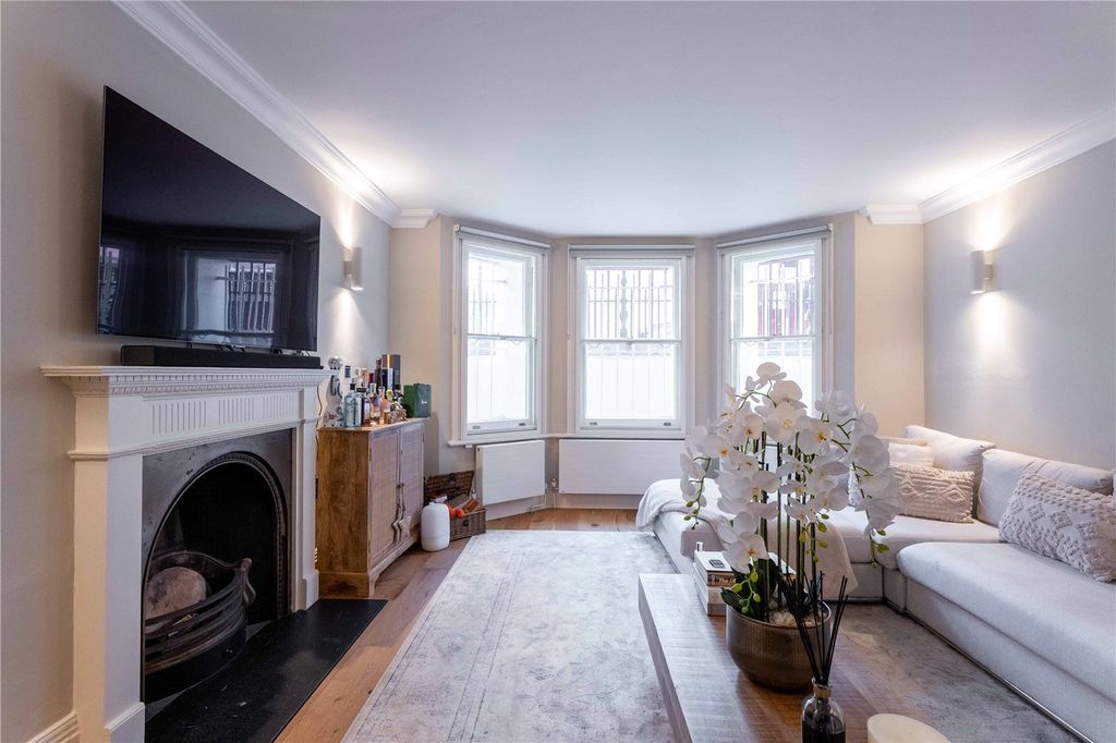 Property photo 1 of 15 Living Room