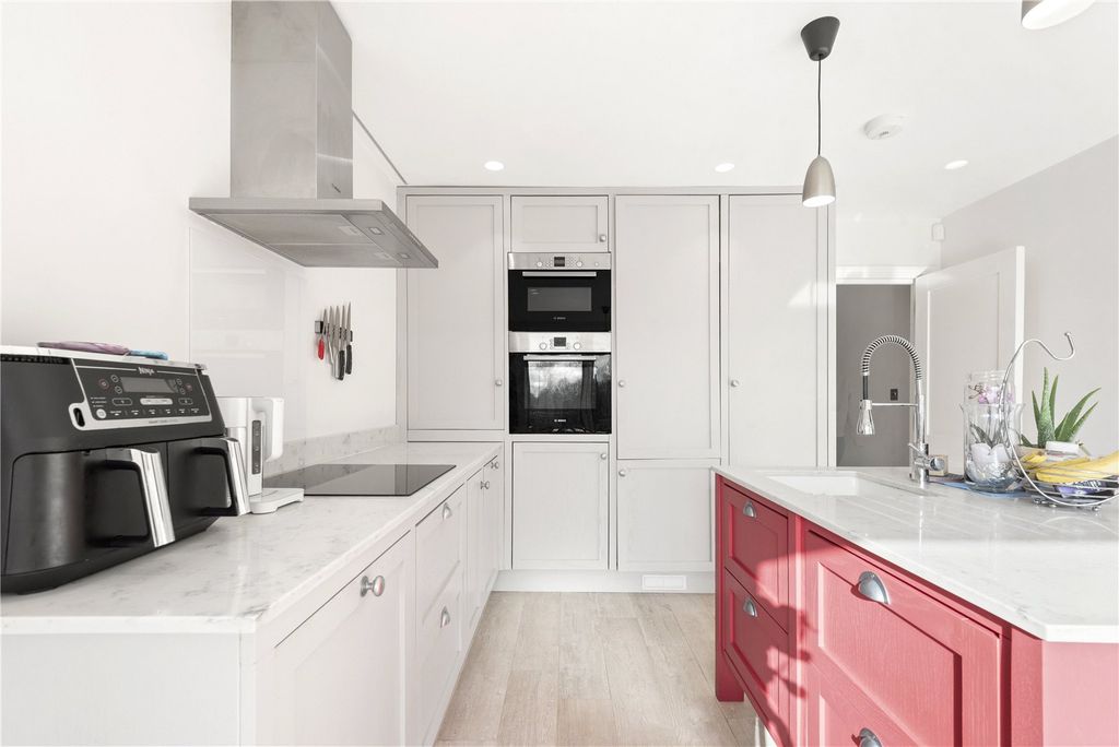 Property photo 3 of 16 Kitchen