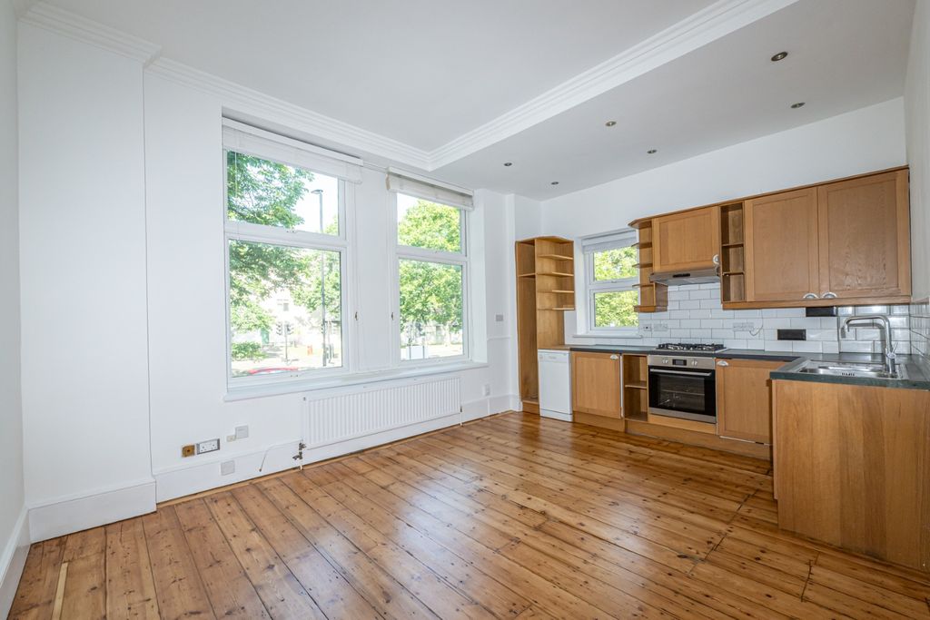 Property photo 3 of 13 5204098