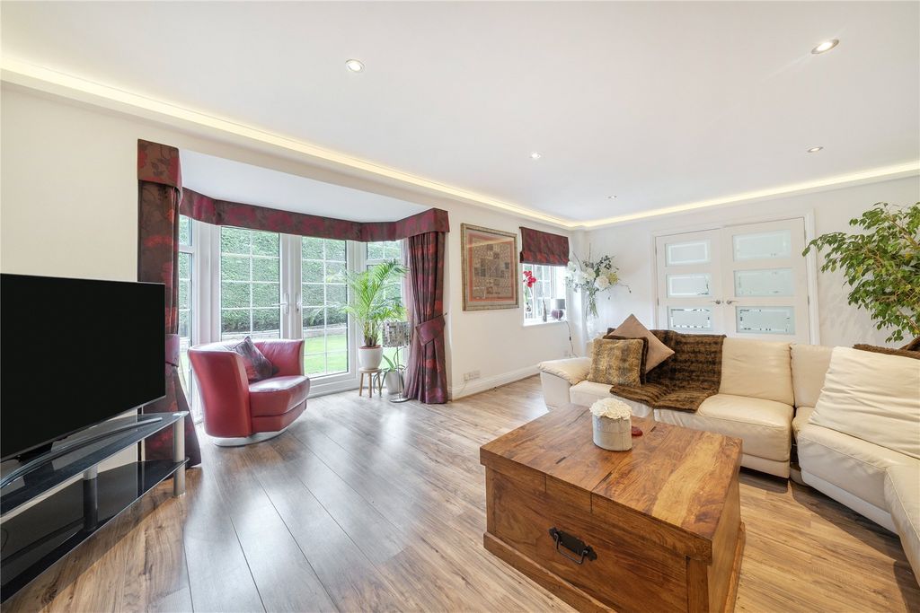 Property photo 2 of 18 Picture No. 14