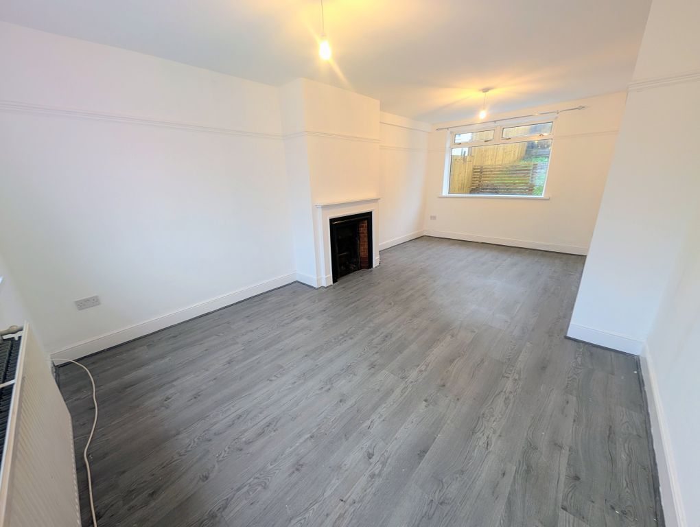 Property photo 2 of 7 Pxl_20251201_125745272~2