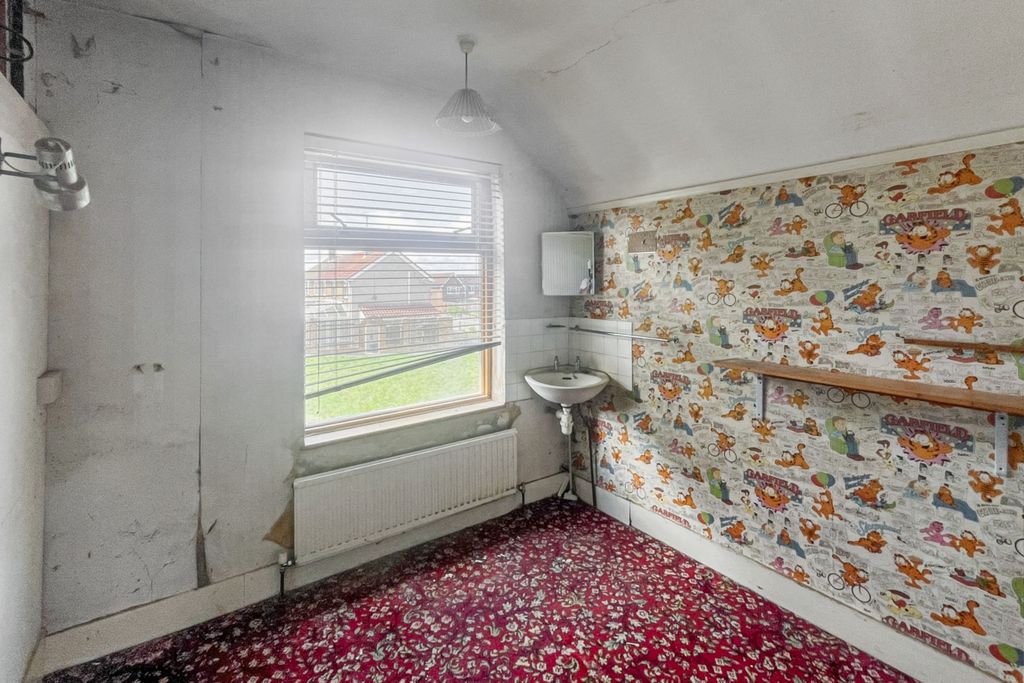 Property photo 2 of 20 23 Thornton Road, Bromley, Kent Br1 5Ap