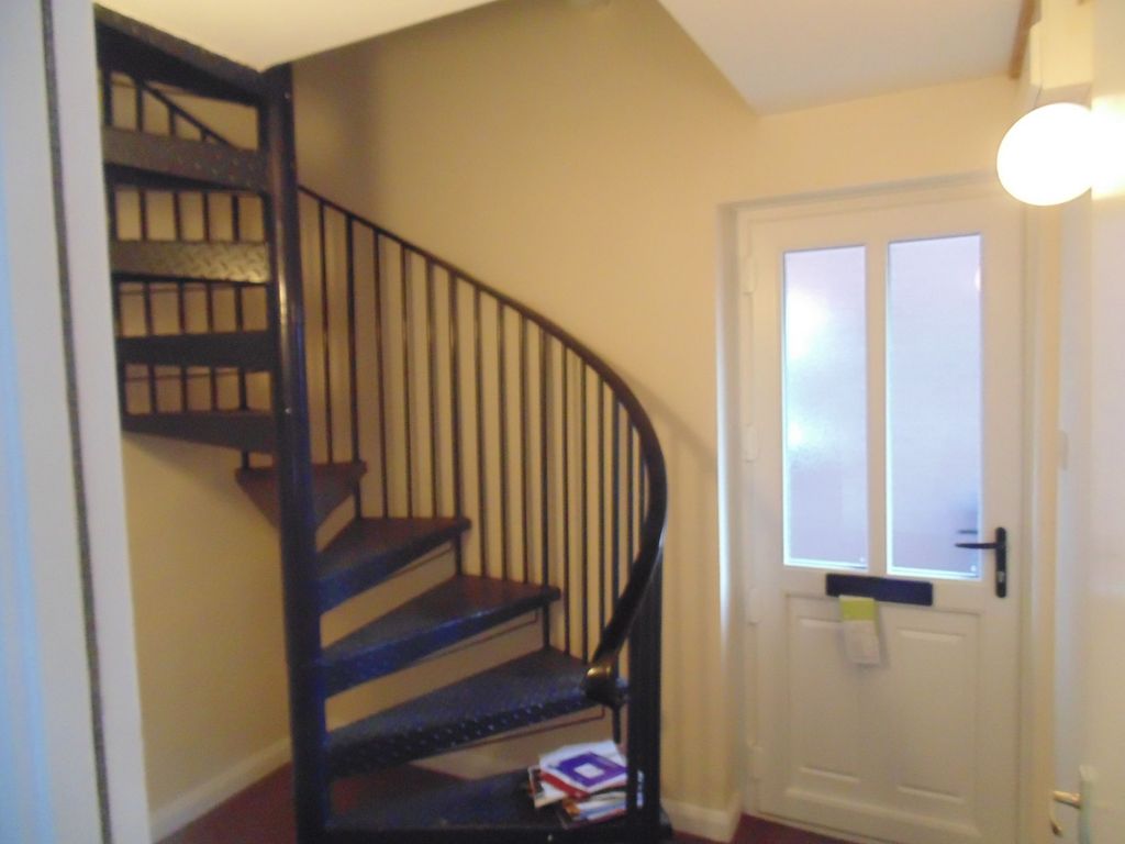 Property photo 3 of 8 Staircase