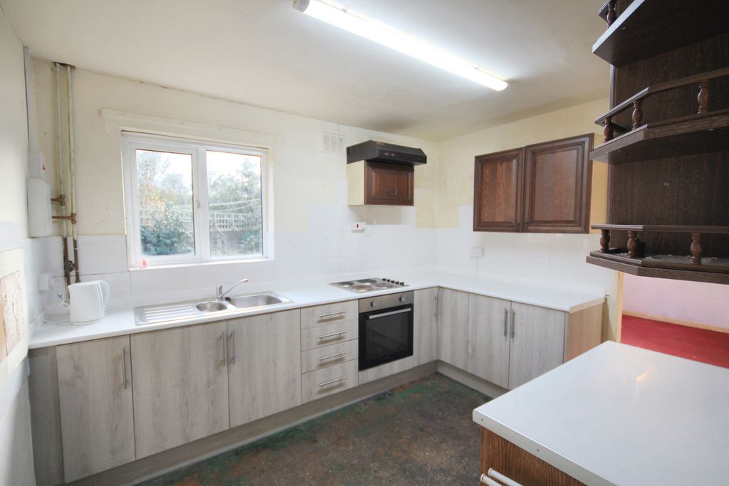 Property photo 2 of 11 Kitchen