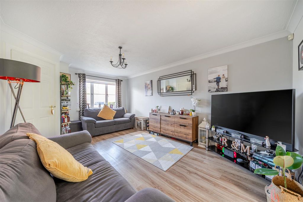 Property photo 2 of 17 1409824-3-6983A0Ccb128B.Jpg