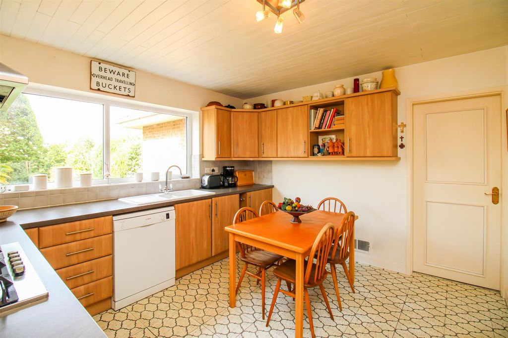 Property photo 3 of 26 Kitchen