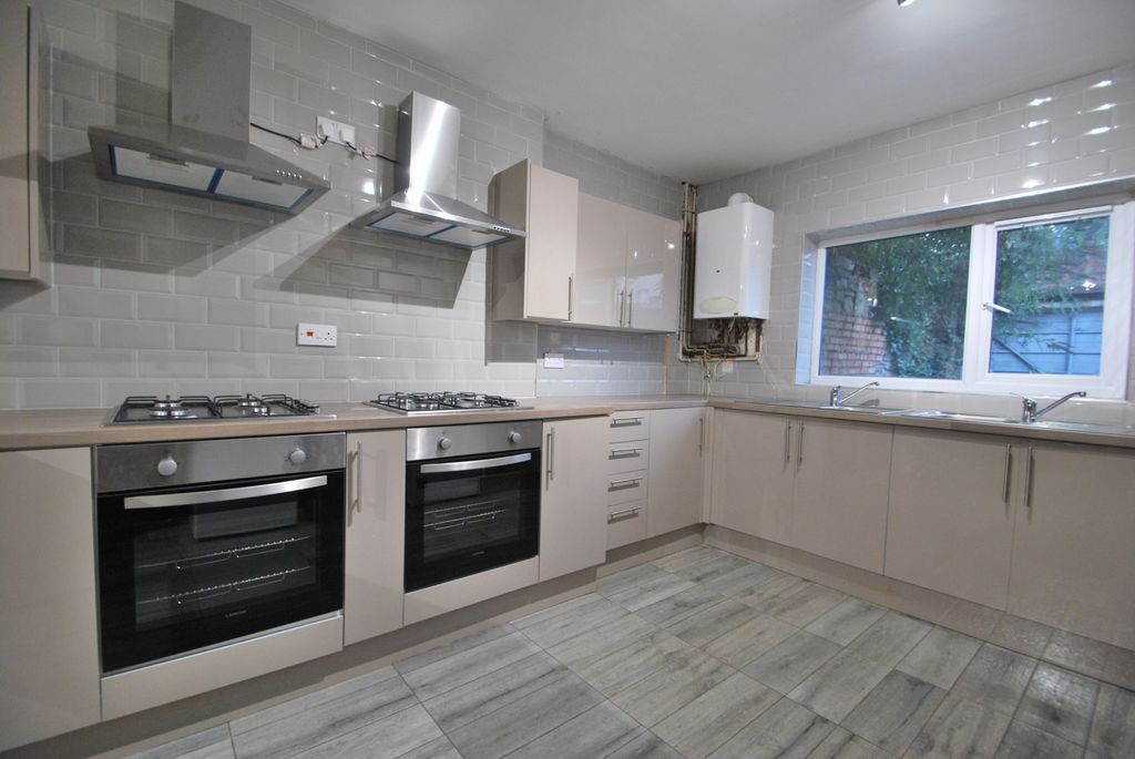 Property photo 1 of 11 Photo 2