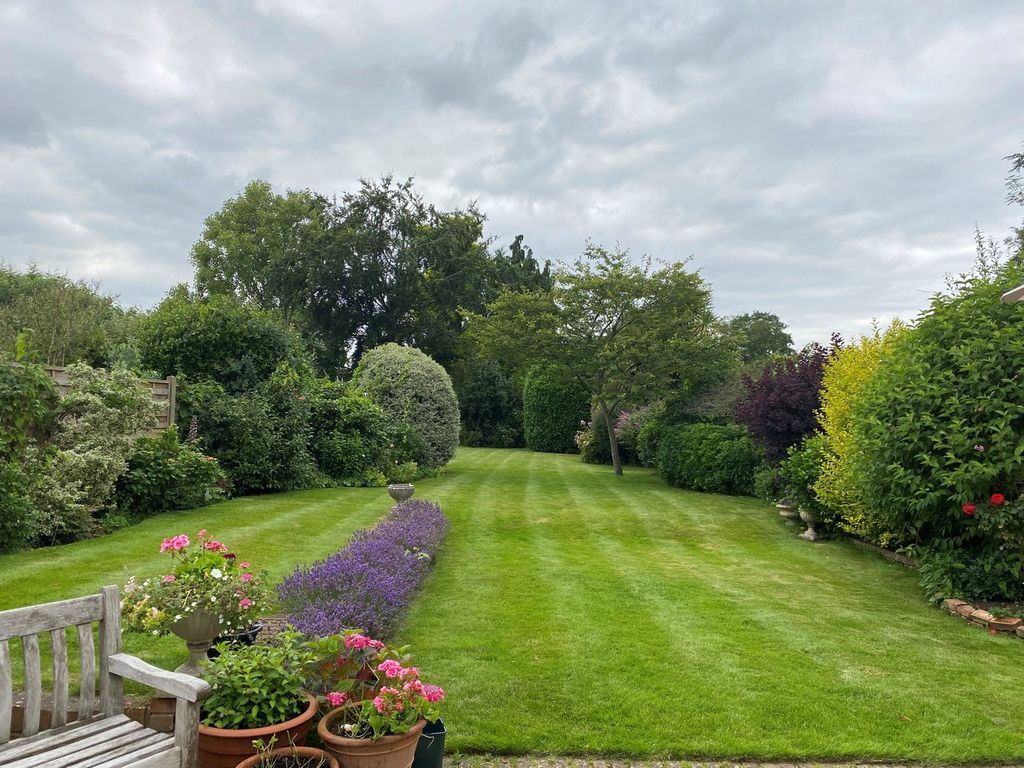 Property photo 2 of 27