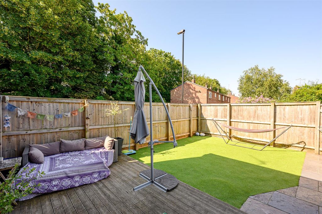 Property photo 2 of 12 Garden