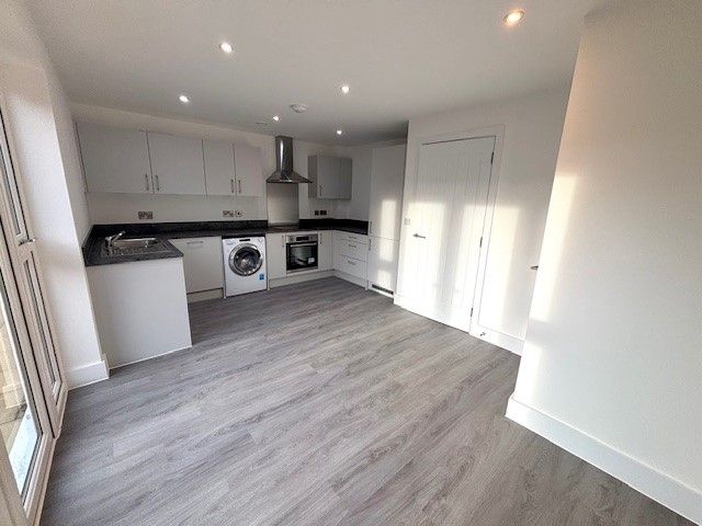 Property photo 3 of 11 Kitchen