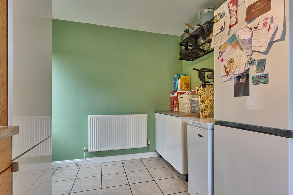 Property photo 3 of 10 Kitchen Diner