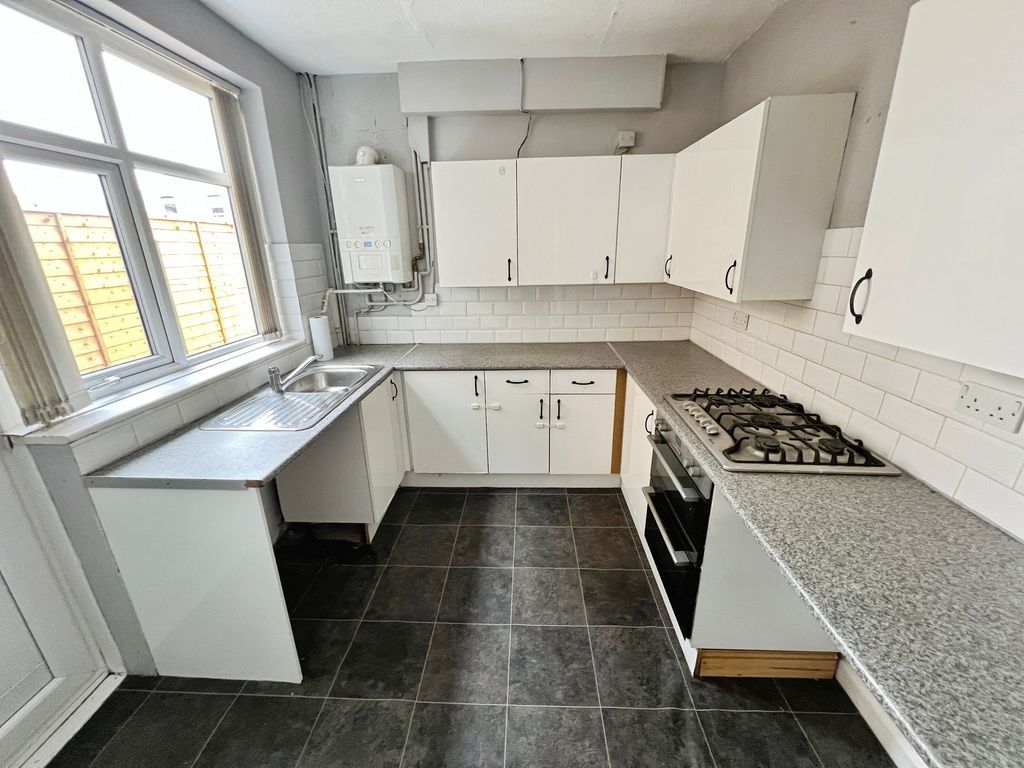 Property photo 3 of 13 Kitchen