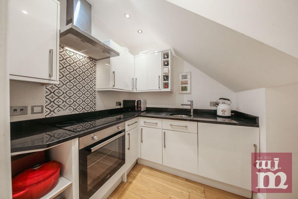 Property photo 3 of 12 Kitchen
