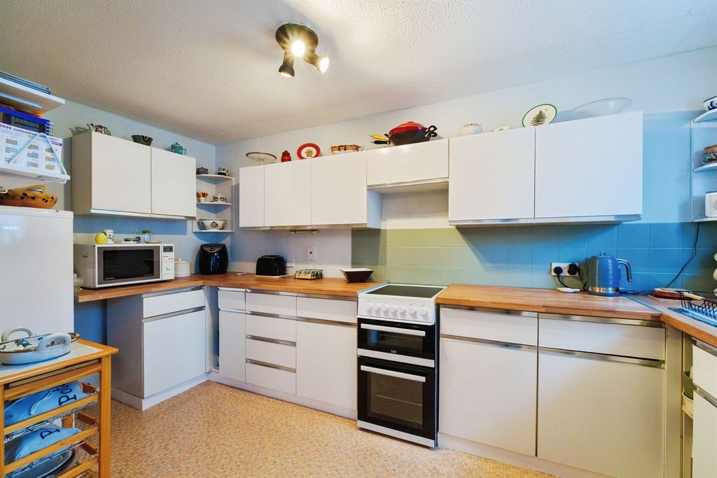 Property photo 3 of 16