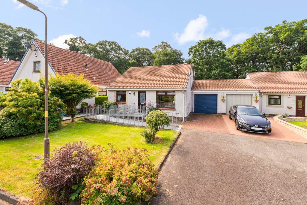 Property photo 1 of 28