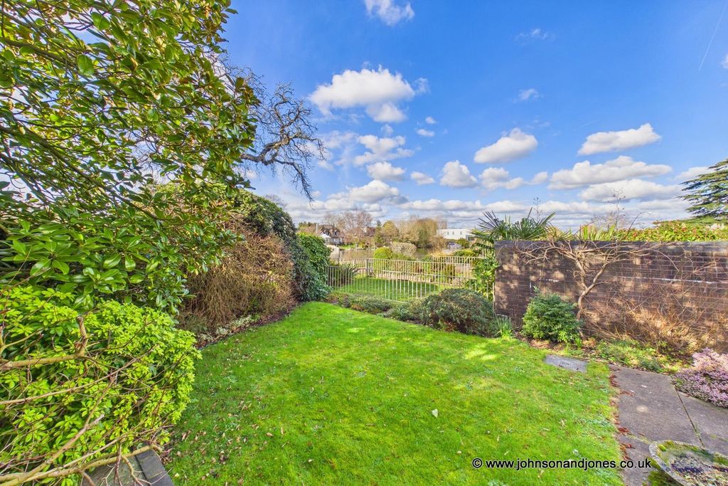 Property photo 3 of 23 3 Garden.Jpg