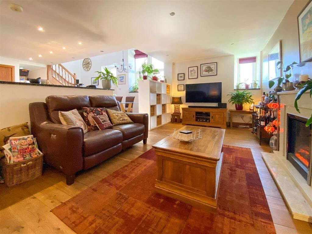 Property photo 2 of 24 4855821