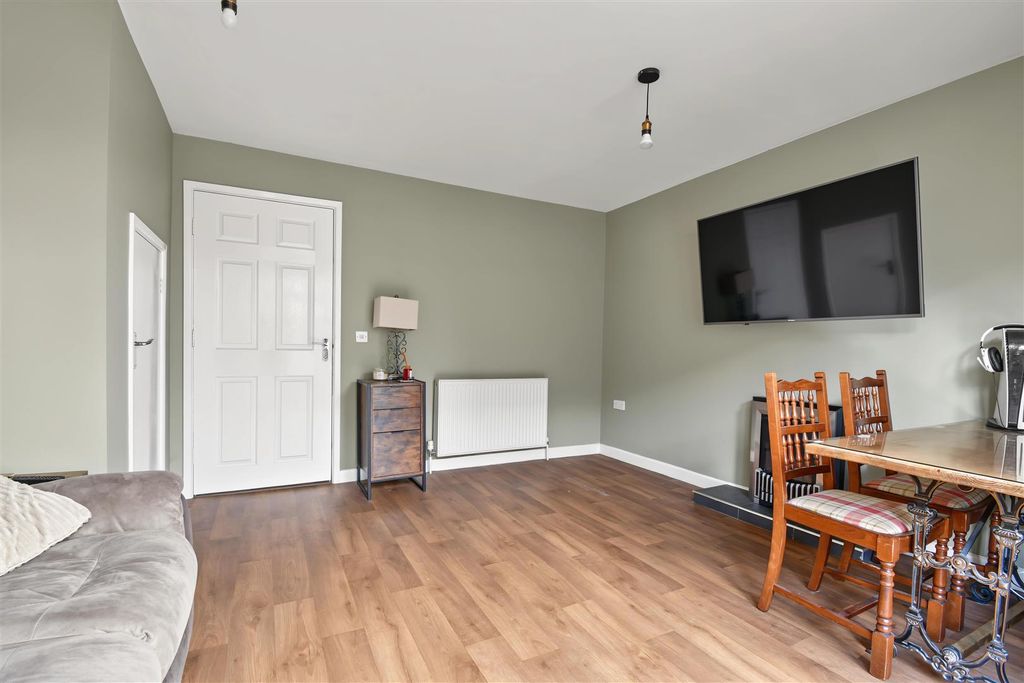 Property photo 3 of 17 Living Room