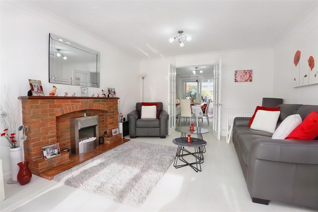 Property photo 3 of 14 Sitting Room