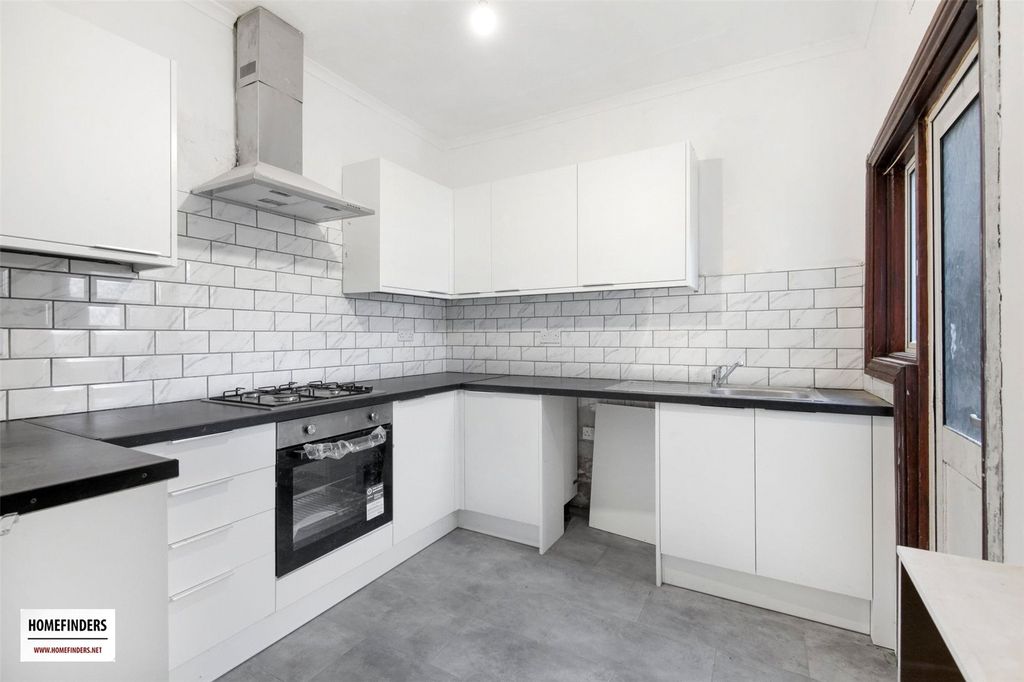 Property photo 2 of 15 Kitchen