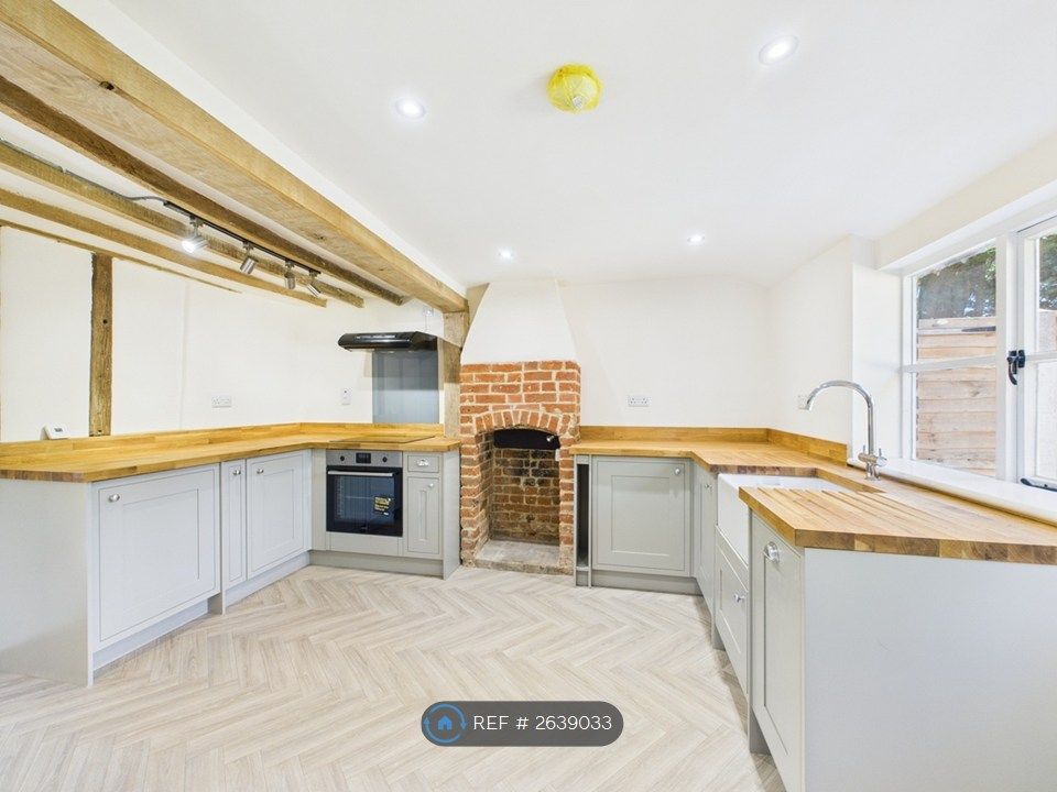 Property photo 1 of 10 Kitchen