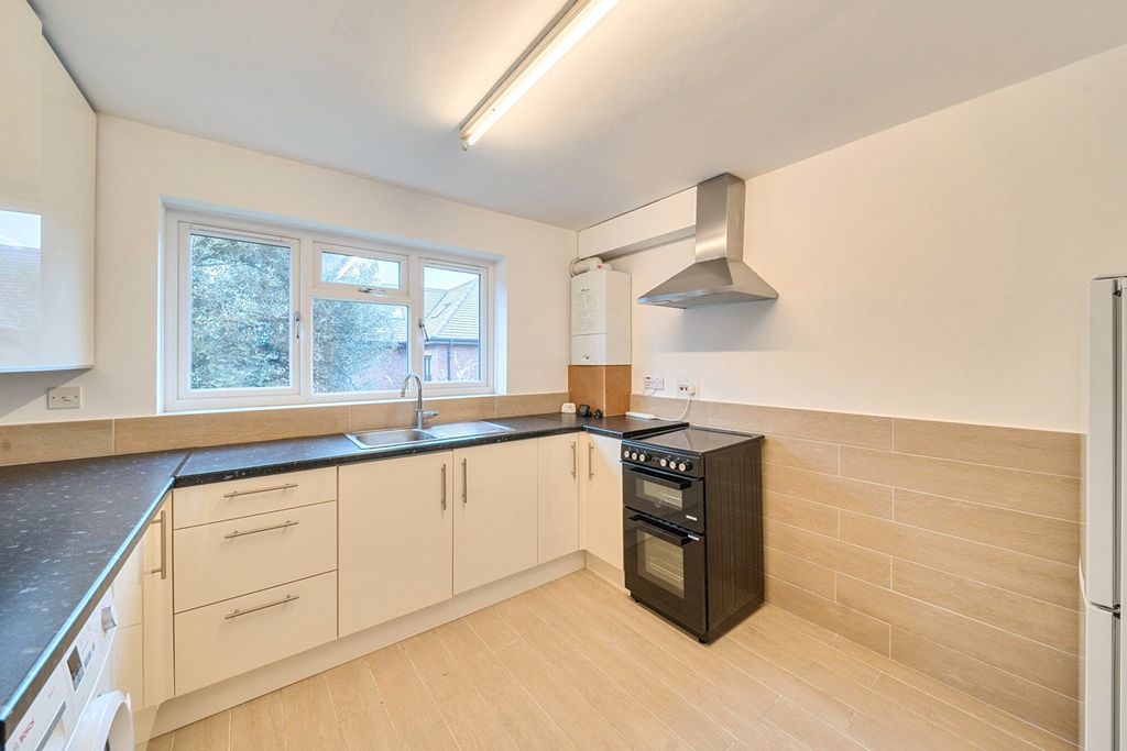 Property photo 1 of 15 1426153-12-69B2d3...