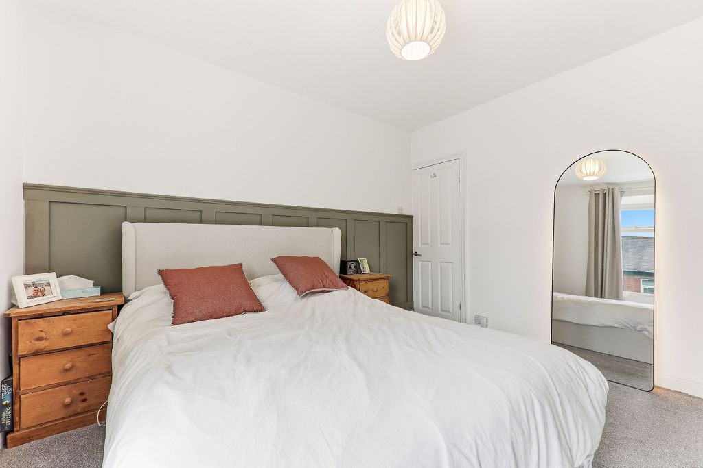 Property photo 3 of 12 Main Bedroom