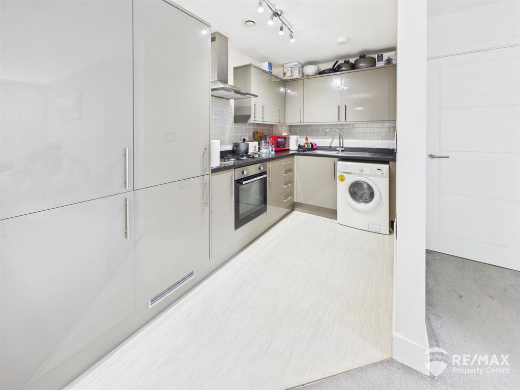 Property photo 3 of 14 Cam02842G0-Pr0397-Still024.Jpg