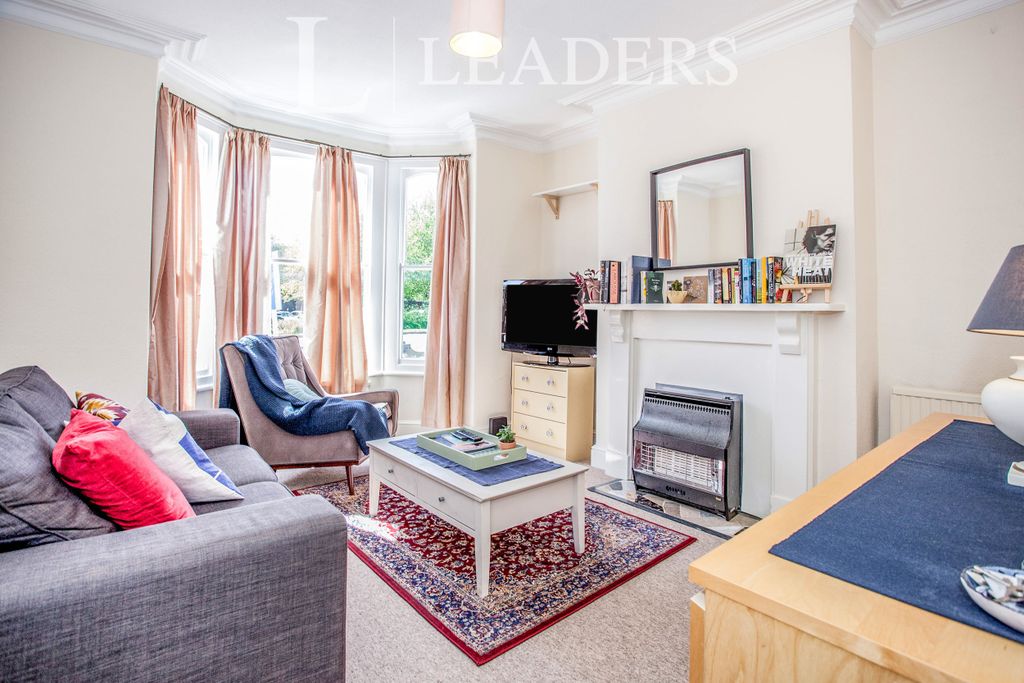 Property photo 2 of 8 3Ca4F8Ef-8d74-49Ea-B