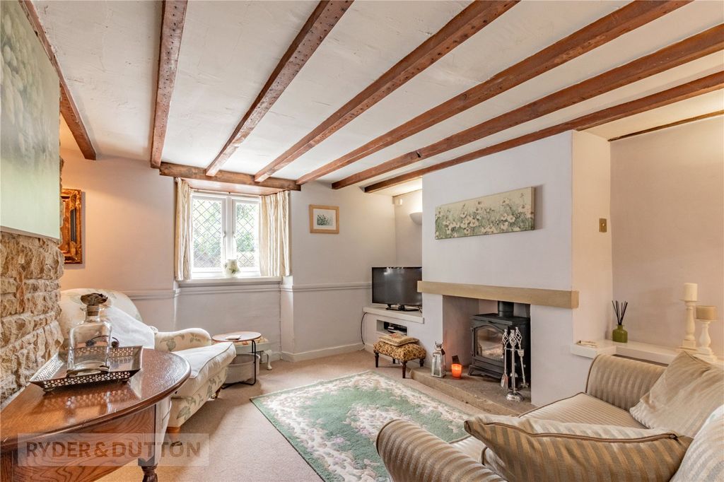 Property photo 1 of 32 Lounge