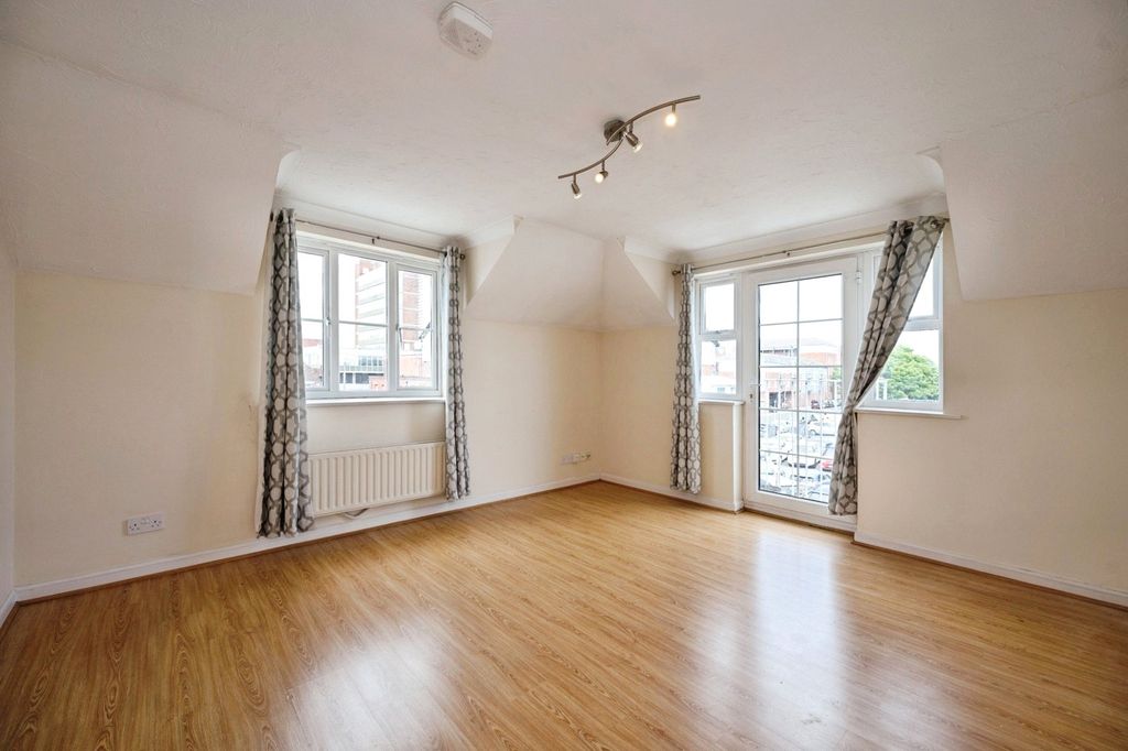 Property photo 2 of 13 Pbox-Img.Jpg