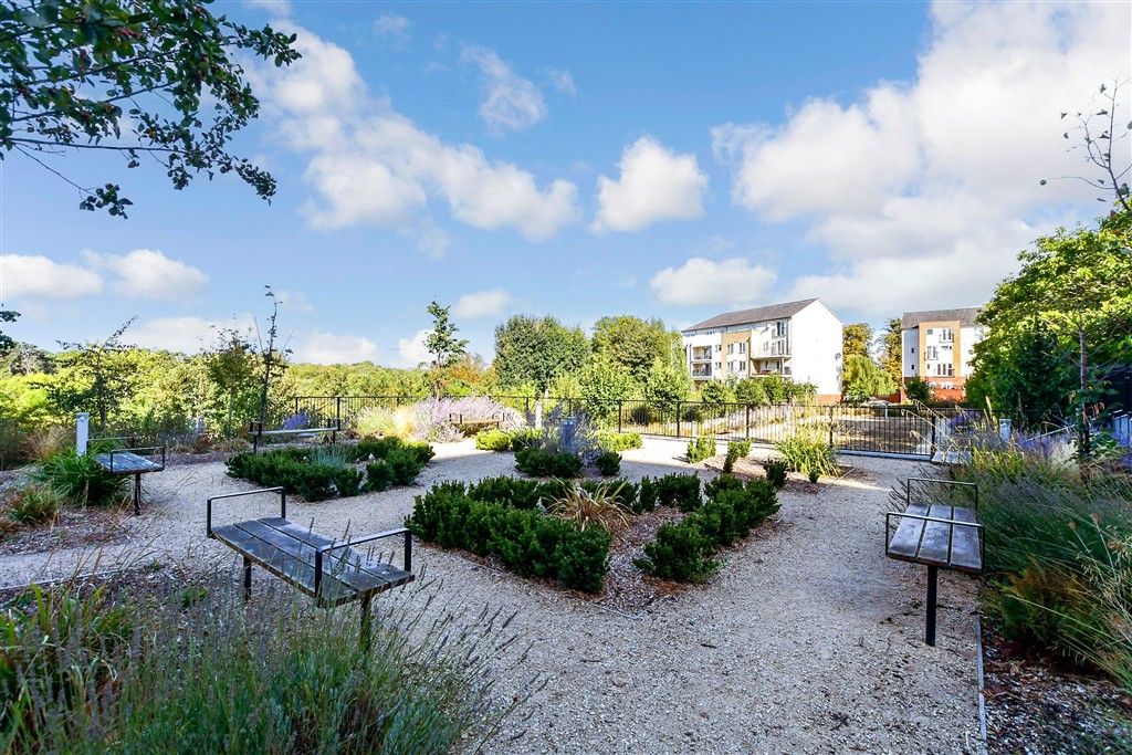 Property photo 3 of 7 Communal Gardens