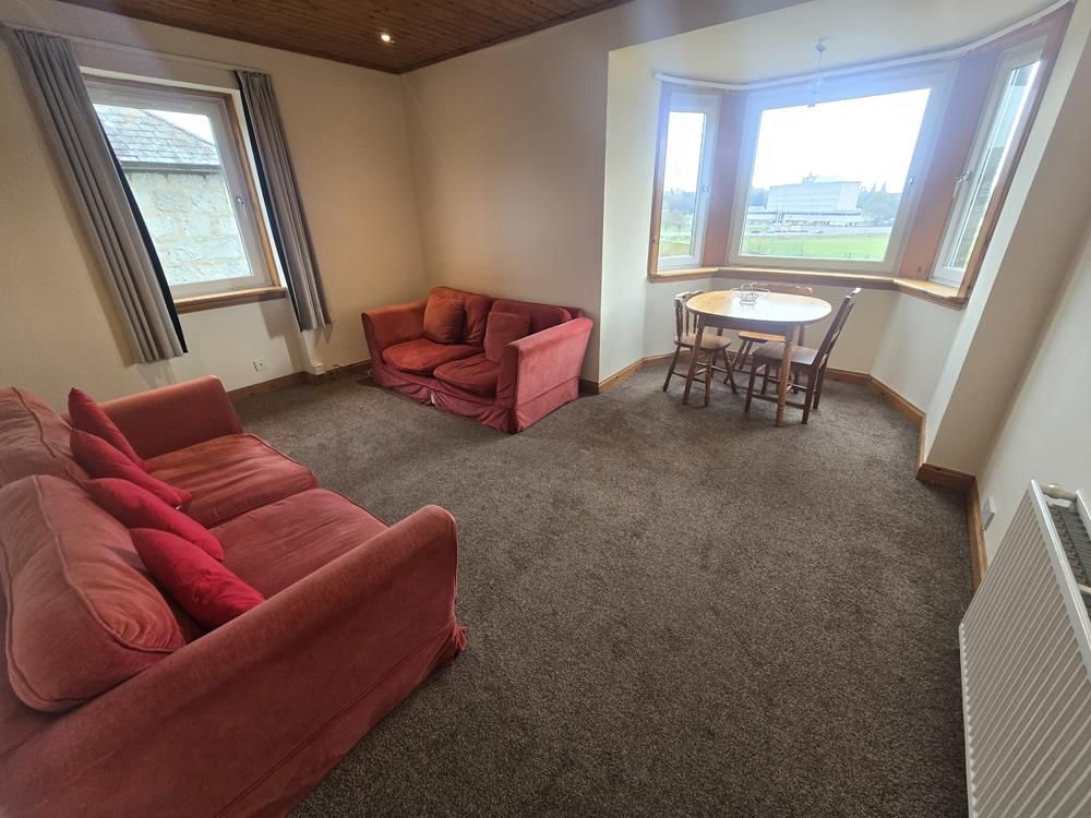 Property photo 1 of 6 Lounge