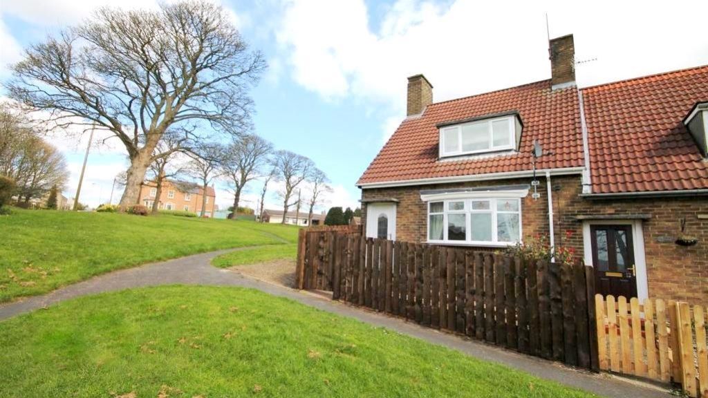 Property photo 1 of 7 Front