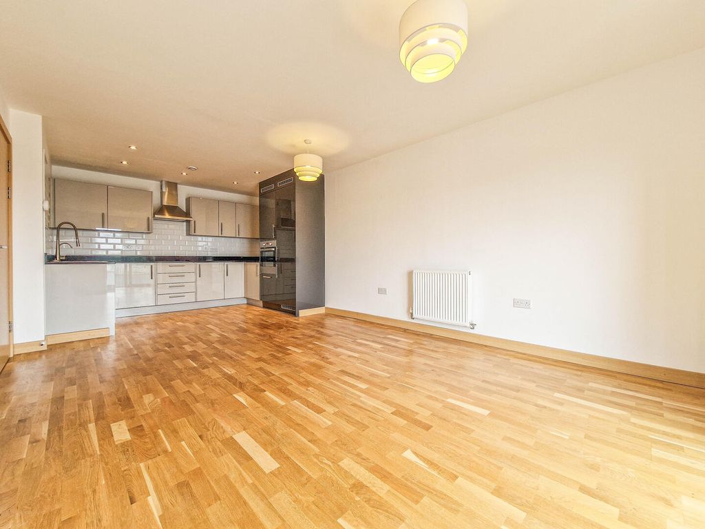 Property photo 1 of 8 Living Room/Kitchen