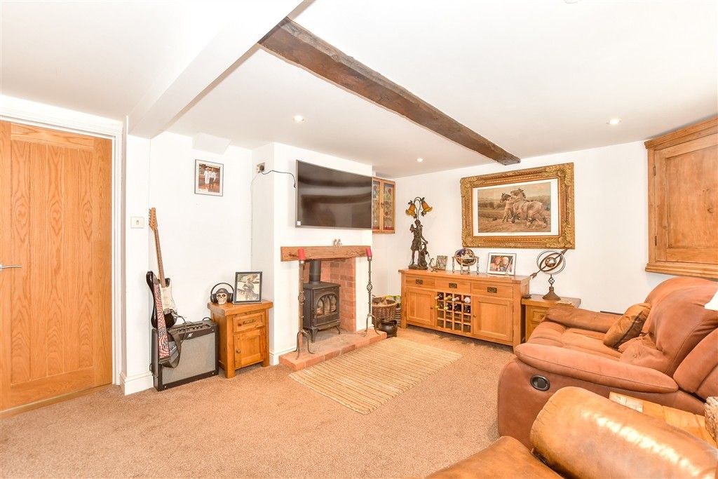 Property photo 3 of 12 Lounge