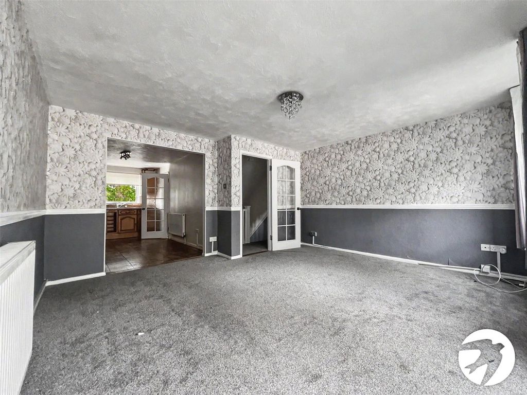 Property photo 2 of 16 Lounge