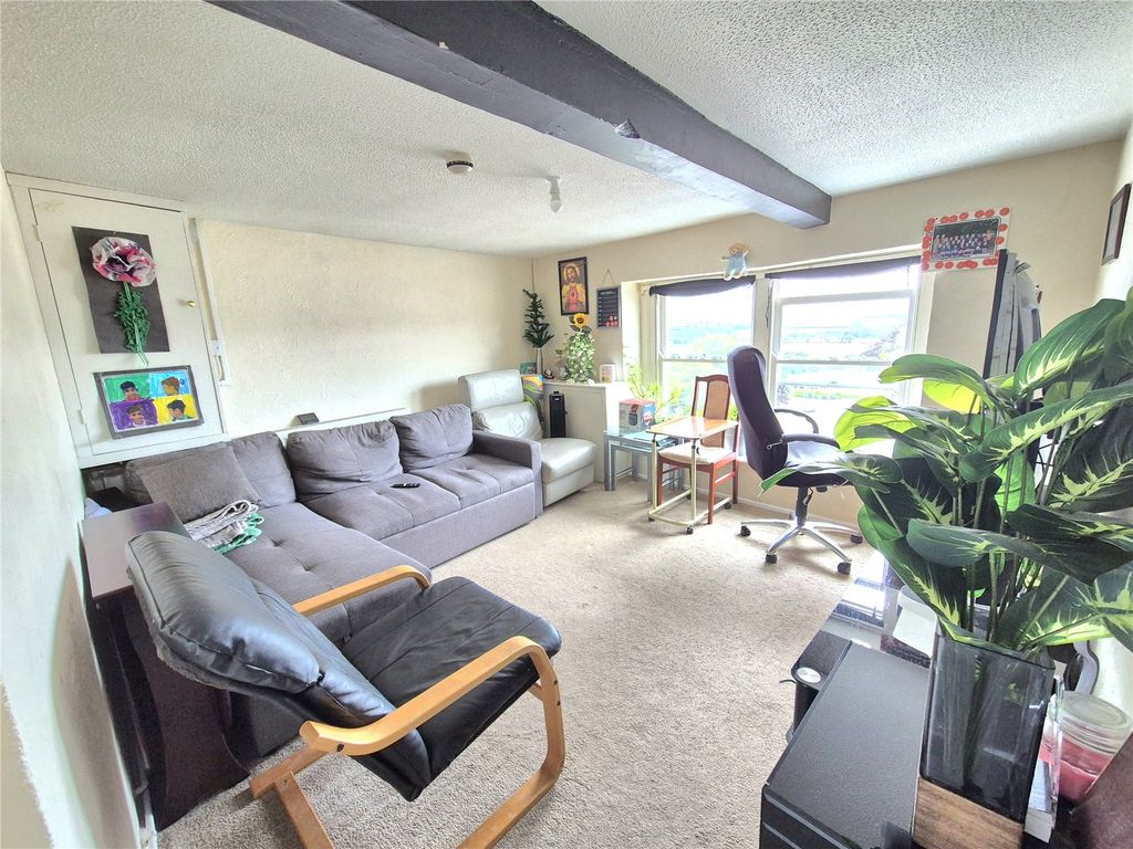 Property photo 2 of 10 Picture No. 06
