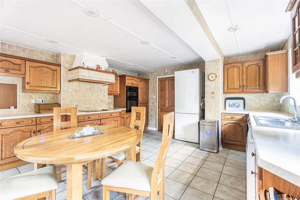 Property photo 3 of 29 25_72030.Jpg