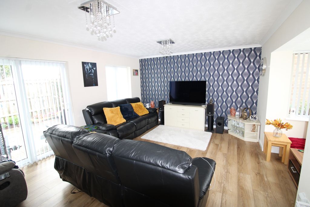 Property photo 2 of 13 Lounge 1