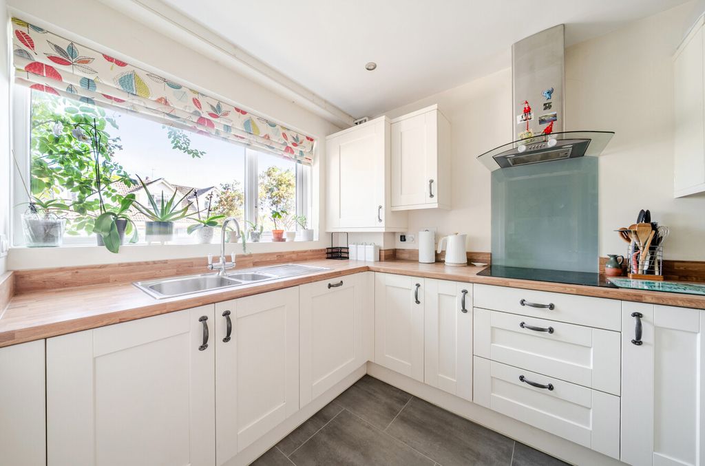 Property photo 2 of 14 1525715-20-1A0d8d...