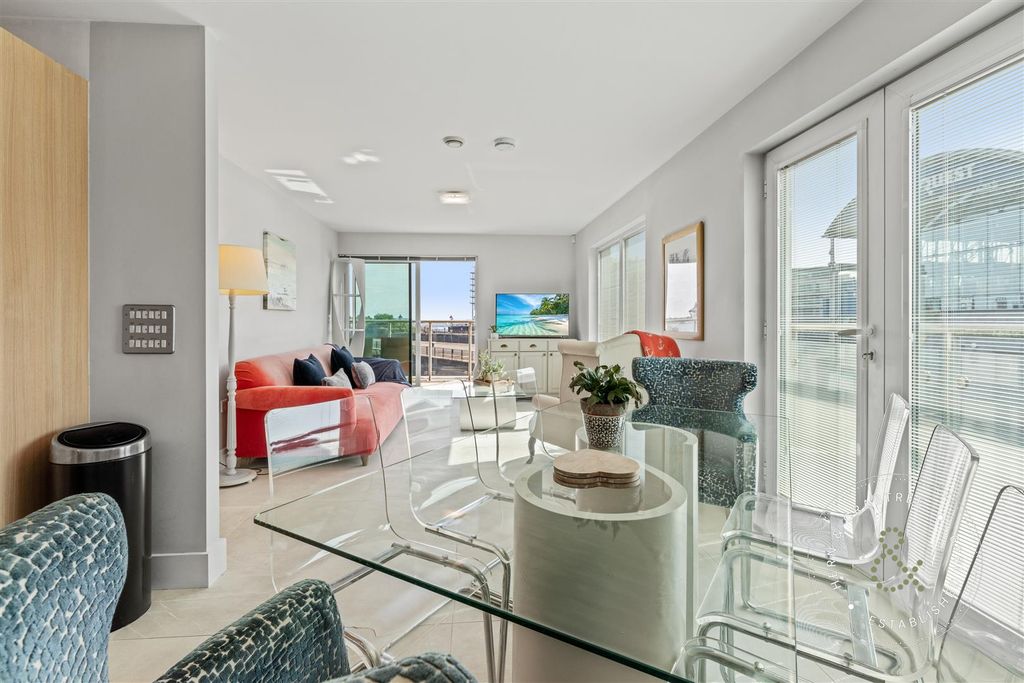 Property photo 2 of 49 Harbour Point, Hern Crabtree (19).Jpg