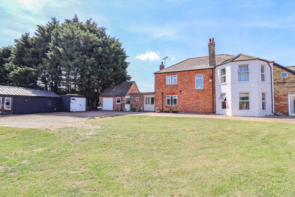 Property photo 2 of 46 4613904