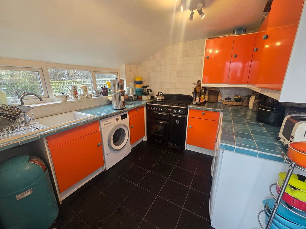 Property photo 3 of 21